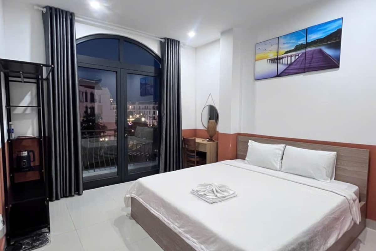 Deluxe Double Room, Balcony, City View