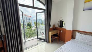 Deluxe Double Room, Balcony, City View | Wi-fi percuma