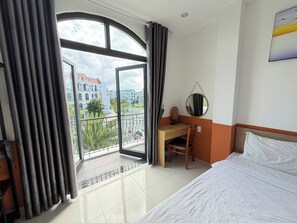 Habitación Deluxe doble, balcón, vistas a la ciudad | Wifi gratis