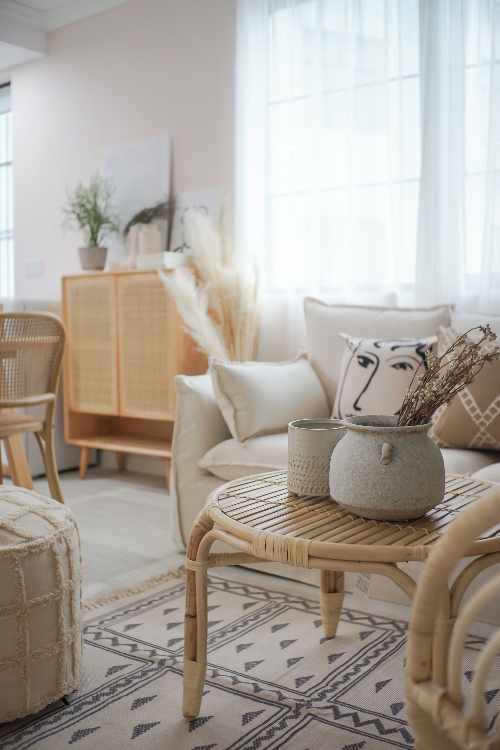 Comfort Suite, City View | Living room