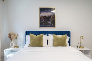 Room - Modern 3BR in Eagle Hill - Close to Airport, Transit & Downtown (Boston)