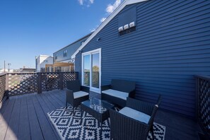 Terrace/patio - Modern 3BR in Eagle Hill - Close to Airport, Transit & Downtown (Boston)