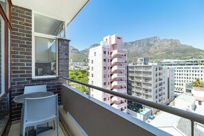 Property grounds - Sweeping Table Mountain Views (Cape Town)