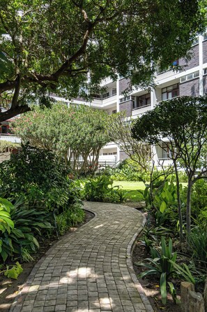 Property grounds - Sweeping Table Mountain Views (Cape Town)