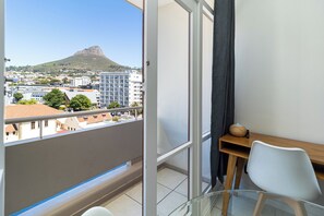 Interior - Sweeping Table Mountain Views (Cape Town)