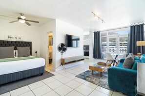 1 bedroom, WiFi, bed sheets - Sweeping Table Mountain Views (Cape Town)