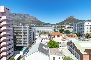Exterior - Sweeping Table Mountain Views (Cape Town)