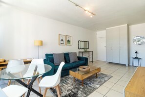 Living area - Sweeping Table Mountain Views (Cape Town)