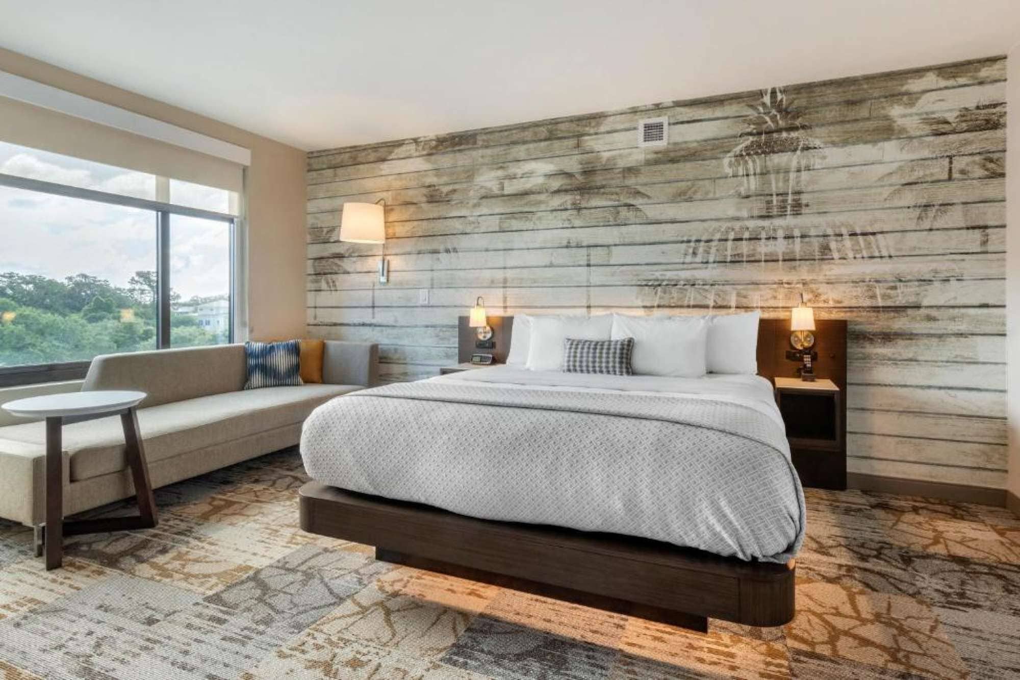 Upscale Hotel Near Historic District & Folly Beach - Mount Pleasant, SC