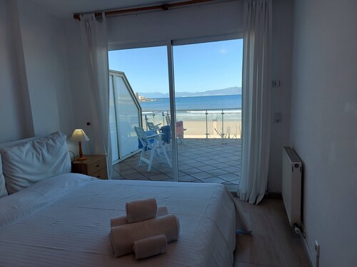 Appartement Vista Mar avec vue sur mer, internet gratuit et garage.
