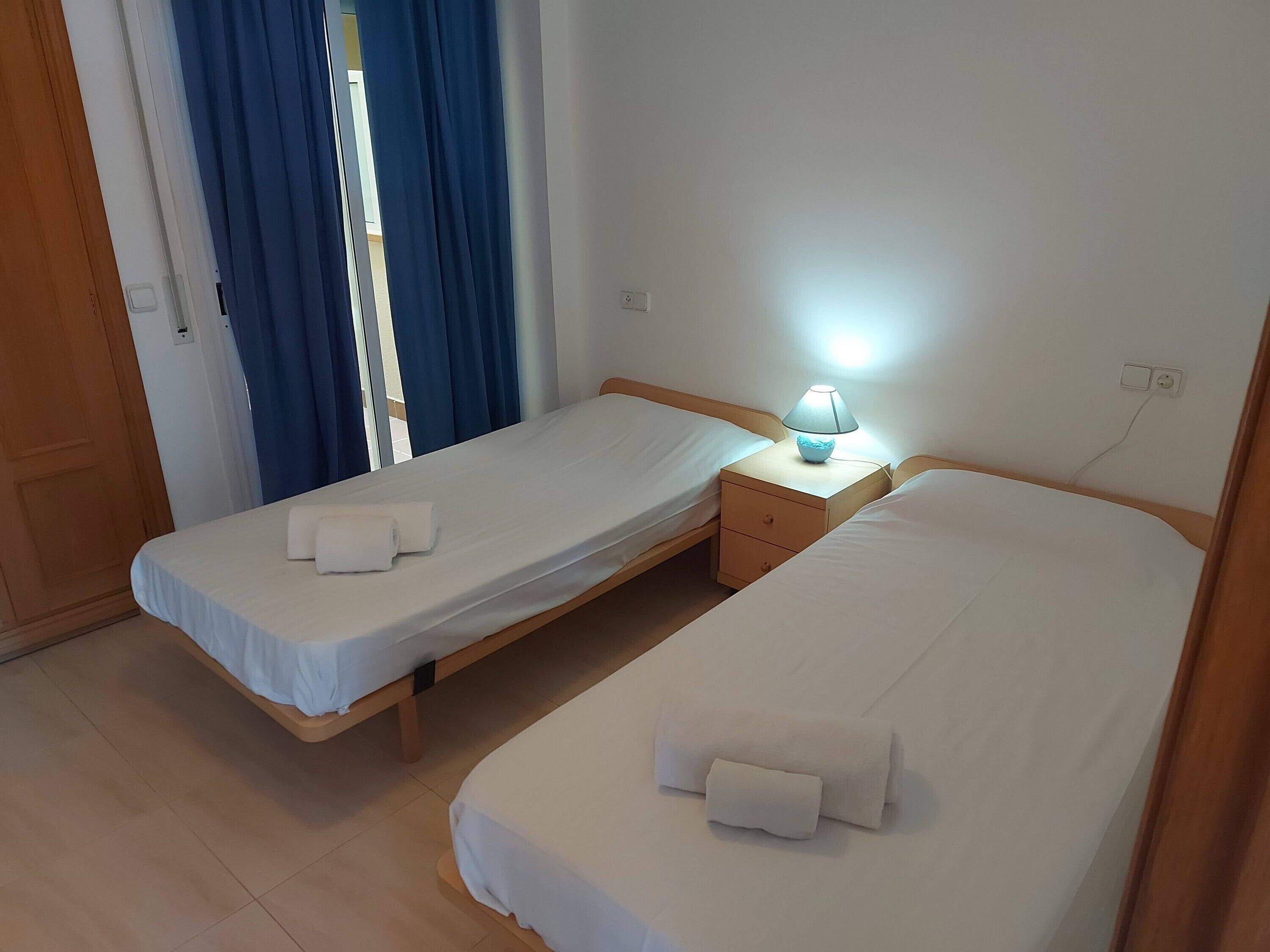 2 bedrooms, travel crib, free WiFi, bed sheets