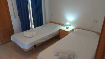 2 bedrooms, travel crib, free WiFi, bed sheets