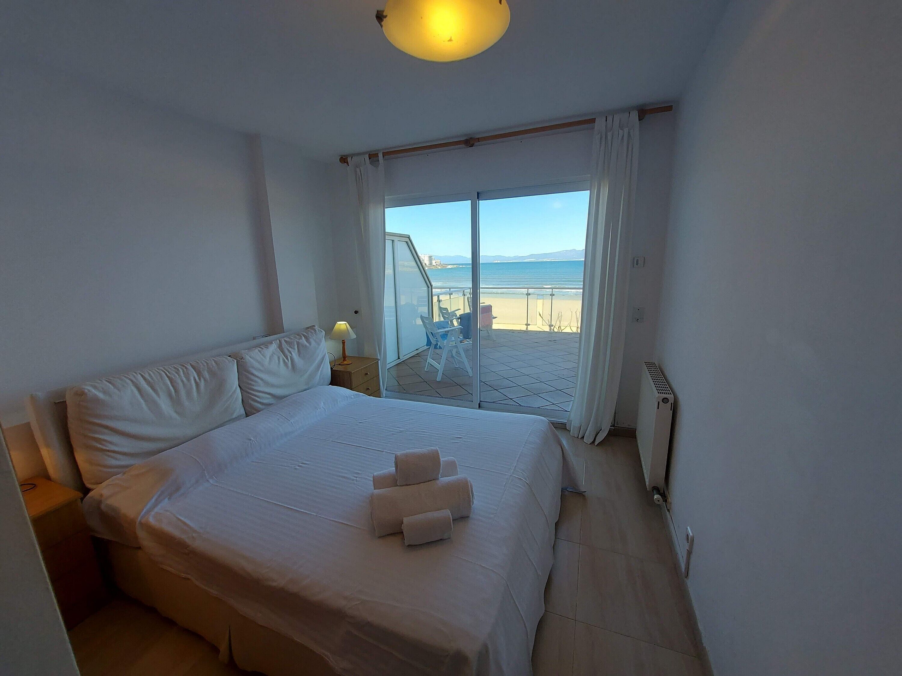 2 bedrooms, travel crib, free WiFi, bed sheets