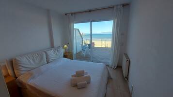 2 bedrooms, travel crib, free WiFi, bed sheets