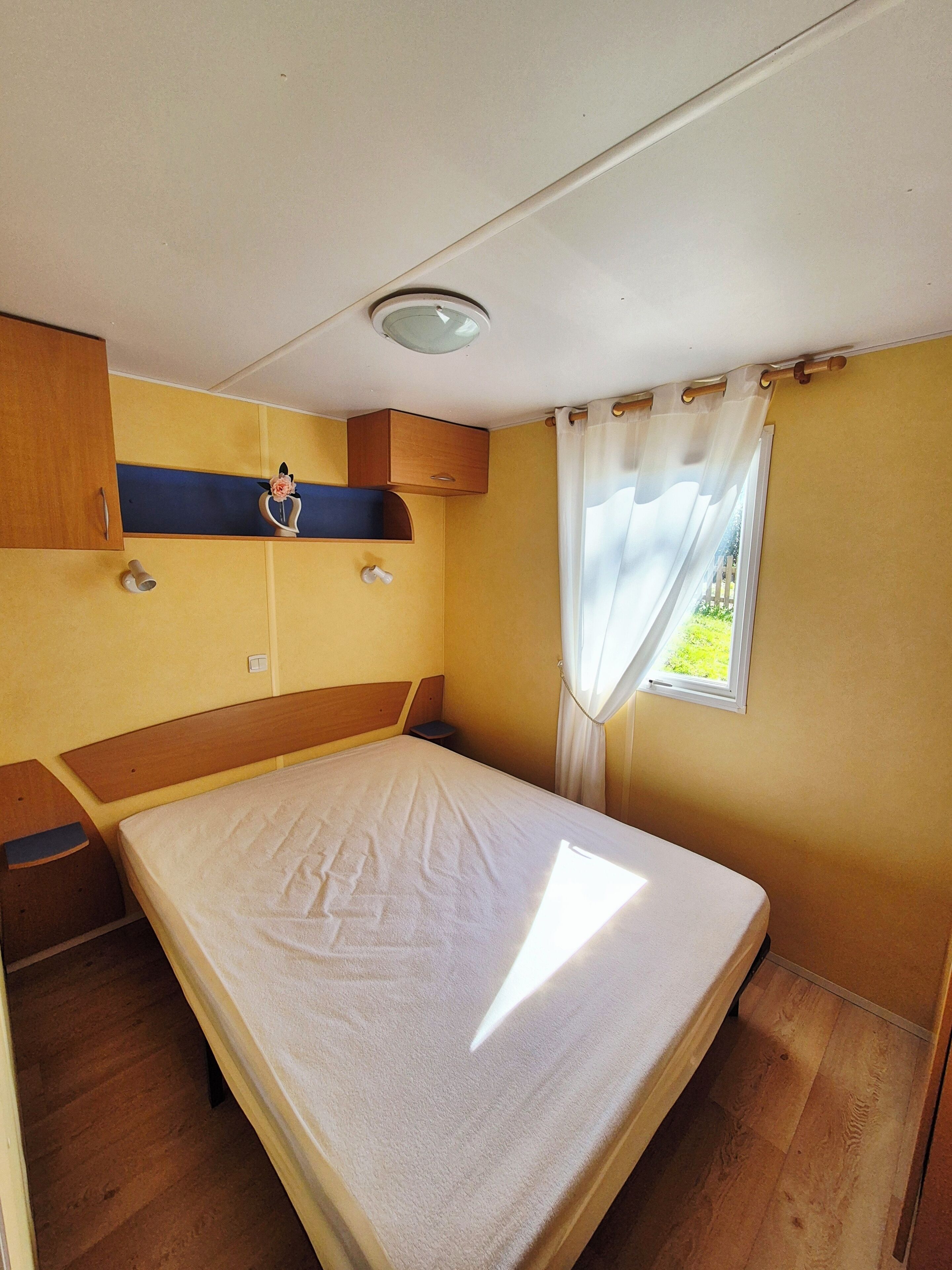 2 bedrooms, travel cot