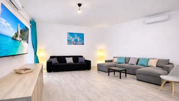 Family Room, City View