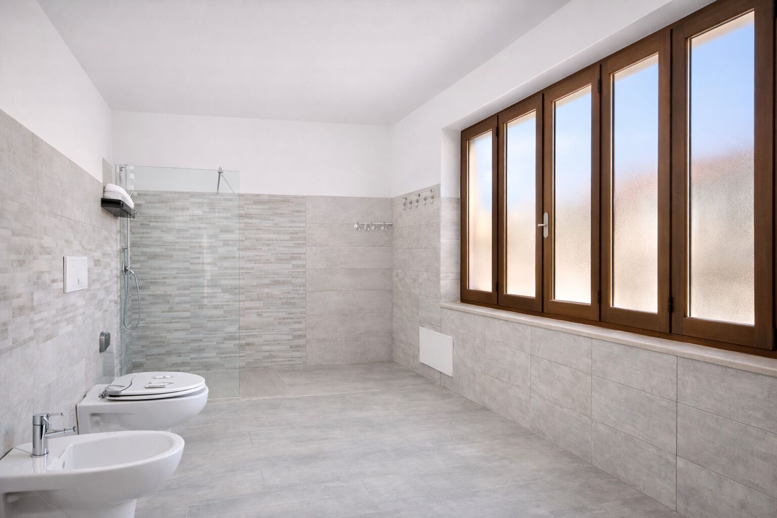 Deluxe Double Room, City View | Bathroom | Shower, free toiletries, hair dryer, bidet