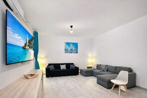 Family Room | Living area | Smart TV, Netflix, streaming services - Bonòra suites (Tortolì)