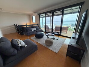 Living area - "Simply the Best View" House in Central Albany (Albany)