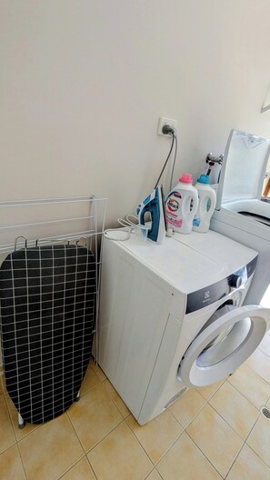 Interior - "Simply the Best View" House in Central Albany (Albany)