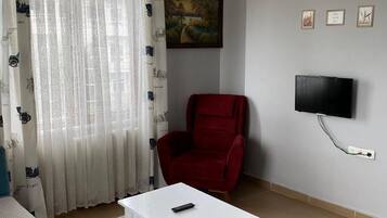 Vierbettzimmer, Balkon | Wohnbereich