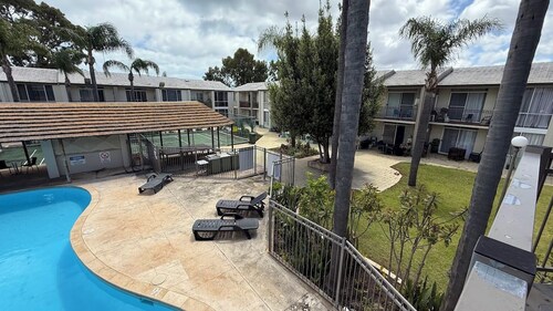 Pool View Studio | 3 Min Walk to Beach | Marina & Foreshore