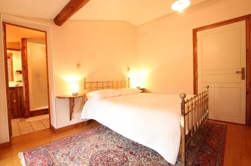 Chambre d'hôtes « Chambre Romance » avec terrasse et jardin communs, Wi-Fi