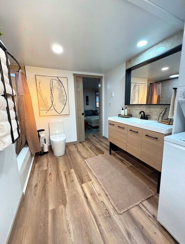 Newly Remodeled 2BR/1BA Fully Furnished Home Move-In Ready