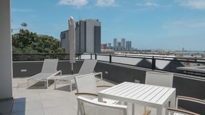 Outdoor dining - Woodstock Wonder: Mountain Views (Cape Town)