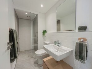 Bathroom - Woodstock Wonder: Mountain Views (Cape Town)