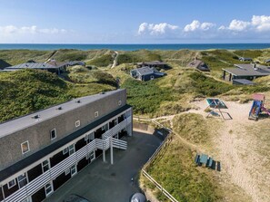 Exterior - Centrally located apartment in the heart of Søndervig, renovated in 2026. (Ringkøbing)