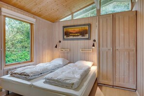 4 bedrooms, free WiFi - Lovely holiday home with annex and wilderness bath. (Vestervig)