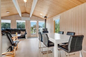 Dining - Lovely holiday home with annex and wilderness bath. (Vestervig)