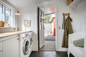 Interior - Charming and modern cottage 5 minutes walk from Søndbjerg Beach. (Thyholm)