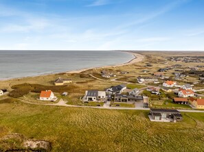 Exterior - Lovely holiday home with sauna, located 200 meters from the North Sea in. (Thisted)