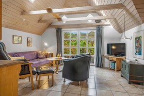 TV - Charming holiday home in quiet surroundings on Thyholm. (Thyholm)