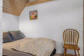 1 bedroom, free WiFi - Charming holiday home in quiet surroundings on Thyholm. (Thyholm)