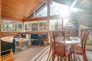 TV - Lovely holiday home in scenic surroundings only 300 meters from the Fjord. (Roslev)