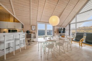Dining - Fantastically located holiday home with billiards and wellness area (Hvide Sande)