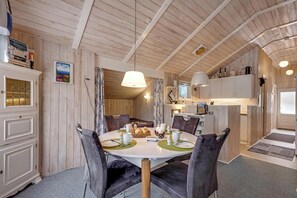 Dining - Well-maintained holiday home close to Ringkøbing Fjord. (Skjern)