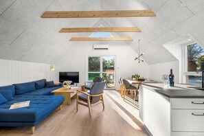 Smart TV - Lovely holiday home built in 2025, with space for 8 people close to the North. (Ringkøbing)