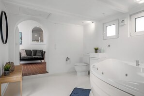 Bathroom - Holiday home with hot tub and space for 7 people. (Thyholm)