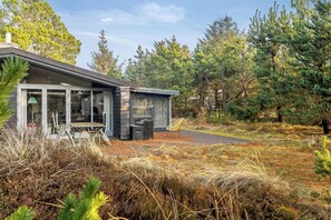 Outdoor dining - Cozy holiday home in beautiful surroundings in Vorupør. (Thisted)