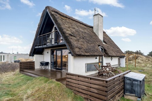 Holiday home with sea view, close to the center of Klitmøller.