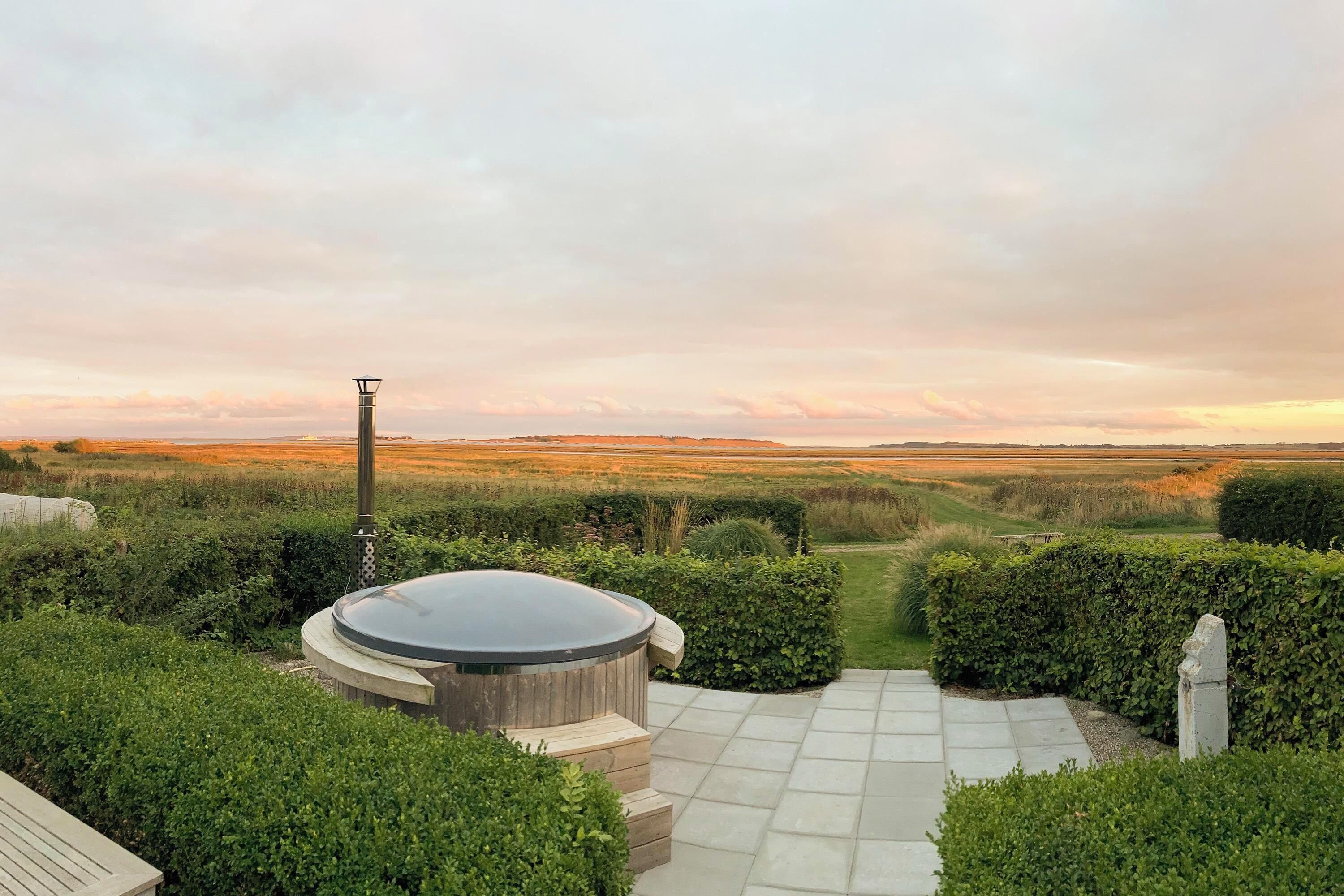 Tina de hidromasaje al aire libre