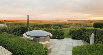 Holiday home with beautiful views, wilderness bath and activity room