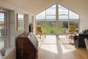 TV, table football, ping pong - Holiday home with beautiful views, wilderness bath and activity room (vesløs)