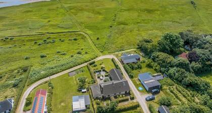 Holiday home with beautiful views, wilderness bath and activity room