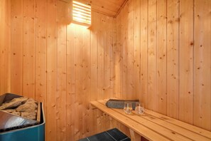 Sauna - Lovely holiday home with hot tub and sauna near Søndervig (Ringkøbing)