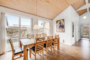 Dining - Lovely holiday home with hot tub and sauna near Søndervig (Ringkøbing)